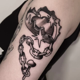Stella - resident artist - bear trap tattoo - neotraditionnal - black and grey - the black hat tattoo Dublin- 2025 - The Black Hat Tattoo