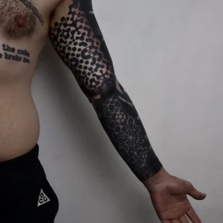Viktor - guest artist - ornemental geometric - presentation post - blackwork - Black Hat Dublin - 2025 (2) - The Black Hat Tattoo