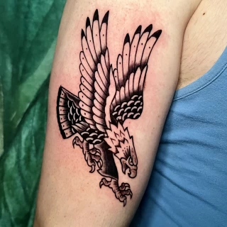 Joe - artiste résident - the black hat tattoo dublin - eagle tattoo - old school - 2025 - The Black Hat Tattoo
