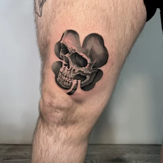 Clover and skull - Realism, Microrealism and Portrait Tattoo - Black Hat Tattoo Dublin - The Black Hat Tattoo