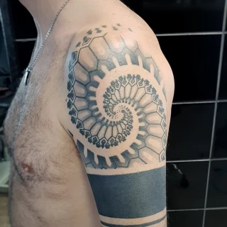 Shoulder spiral - Ornemental Tattoo- Black Hat Tattoo Dublin - The Black Hat Tattoo
