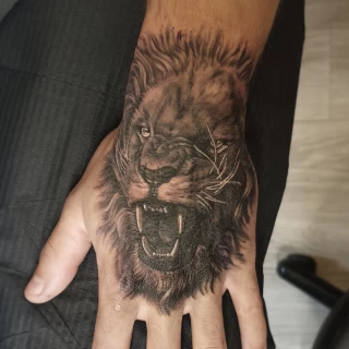 Lion on hand - Realism, Microrealism and Portrait Tattoo - Black Hat Tattoo Dublin - The Black Hat Tattoo