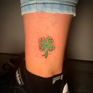 Irish Clover - OldSchool Tattoo - Black Hat Tattoo Dublin - The Black Hat Tattoo