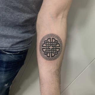 Irish knot Tattoo - Irish & Celtic Tattoo - Black Hat Tattoo Dublin - The Black Hat Tattoo