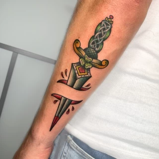 Dagger Tattoo - OldSchool Tattoo - Black Hat Tattoo Dublin - The Black Hat Tattoo